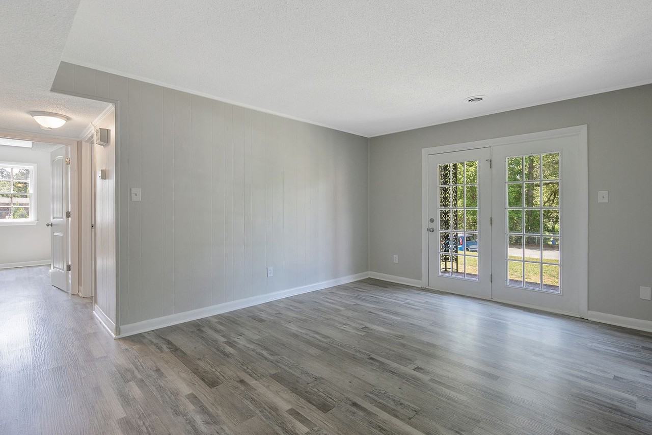 819-D Ridge Rd - Photo 2 of 13