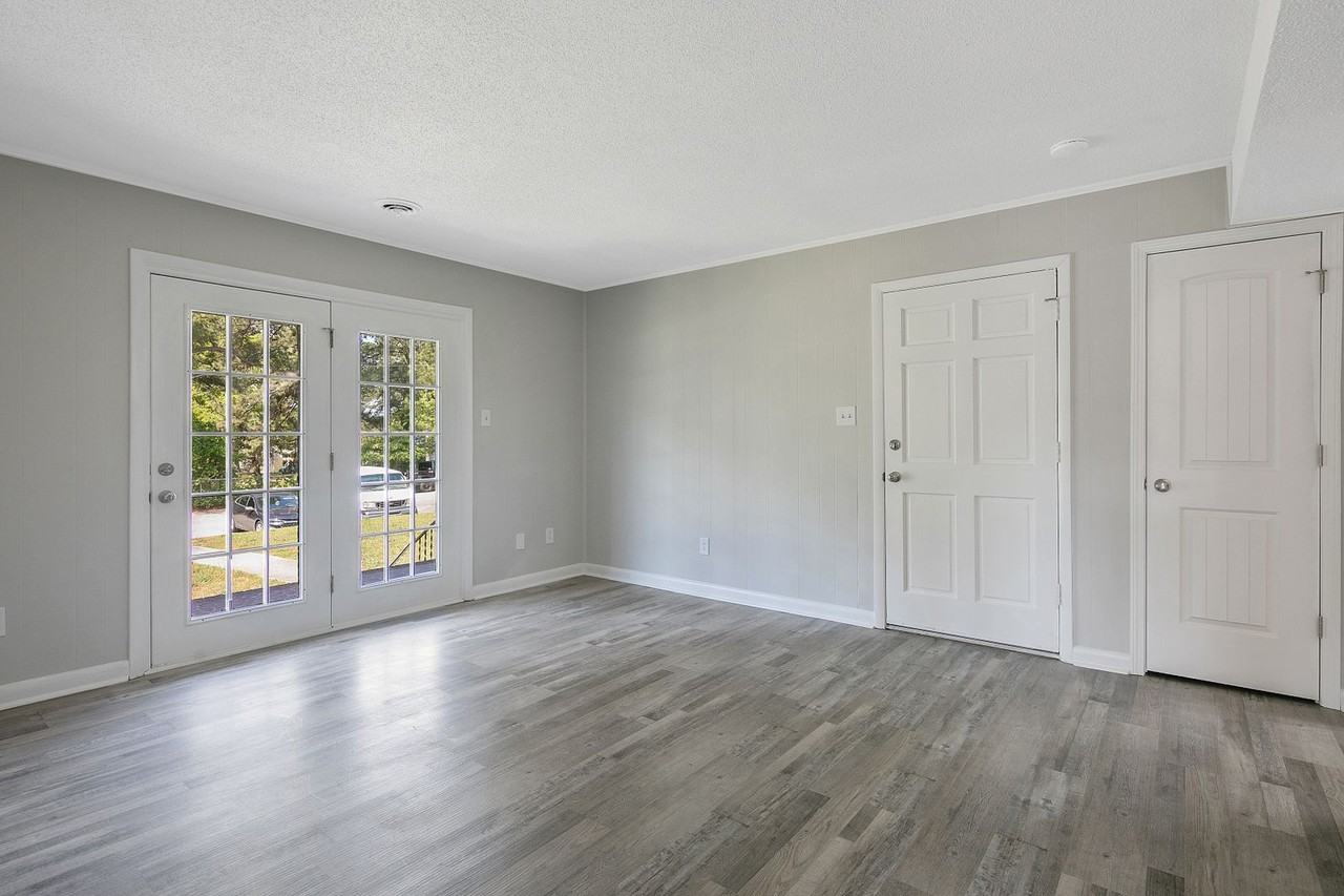 819-D Ridge Rd - Photo 3 of 13