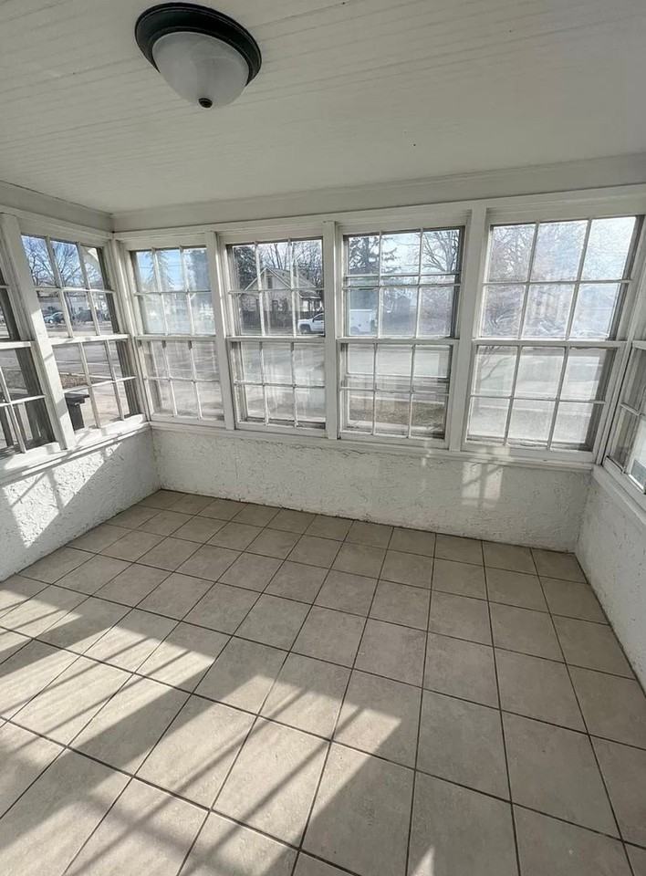 617 12th Street Southeast - Photo 4 of 19