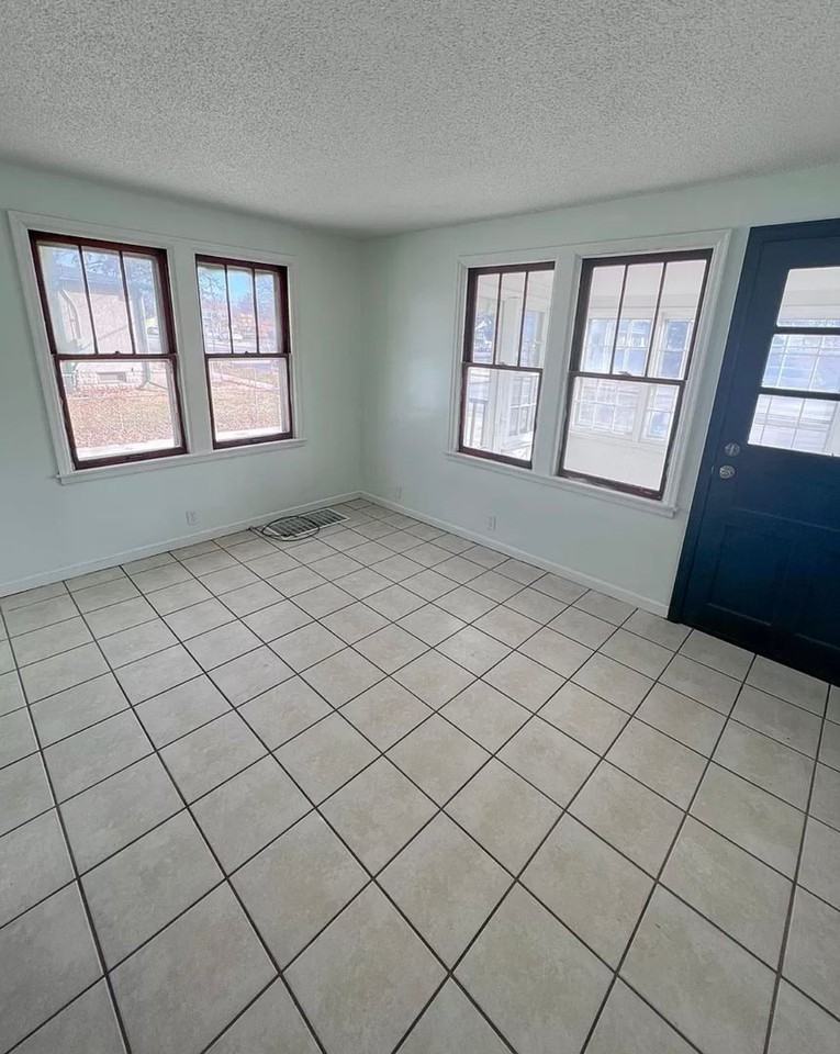 617 12th Street Southeast - Photo 5 of 19