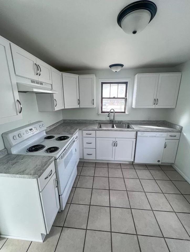 617 12th St Se - Photo 2 of 19