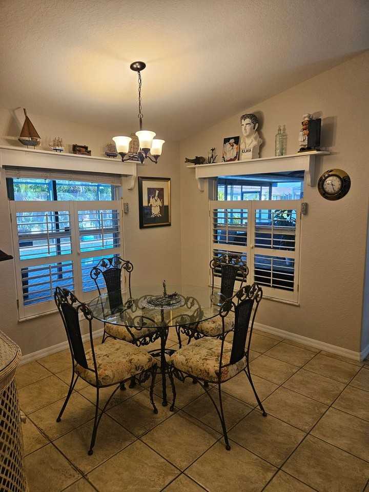 1114 Ne 3rd Ave - Photo 6 of 28