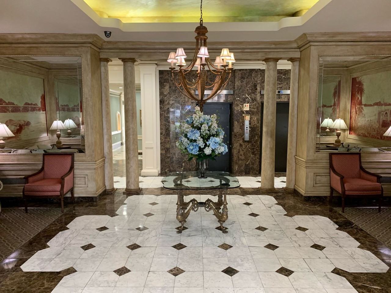 1520 Senate St - Photo 3 of 12