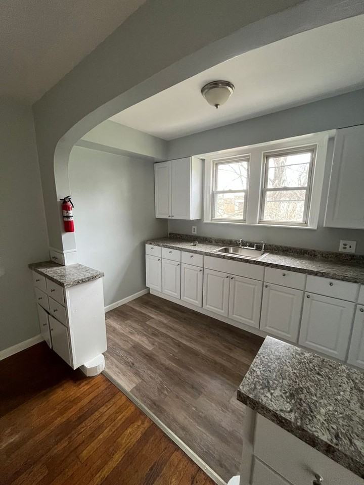 24 Pine St - Photo 3 of 7