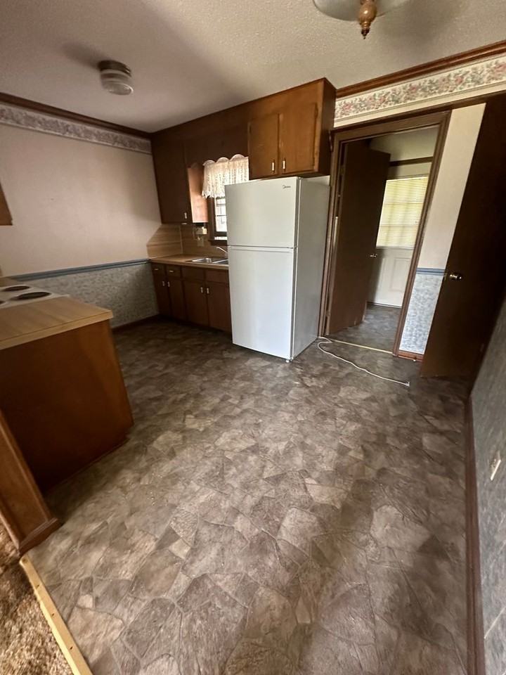 3155 Lakewood Dr - Photo 3 of 6