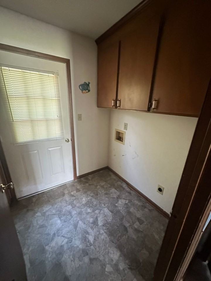 3155 Lakewood Dr - Photo 4 of 6