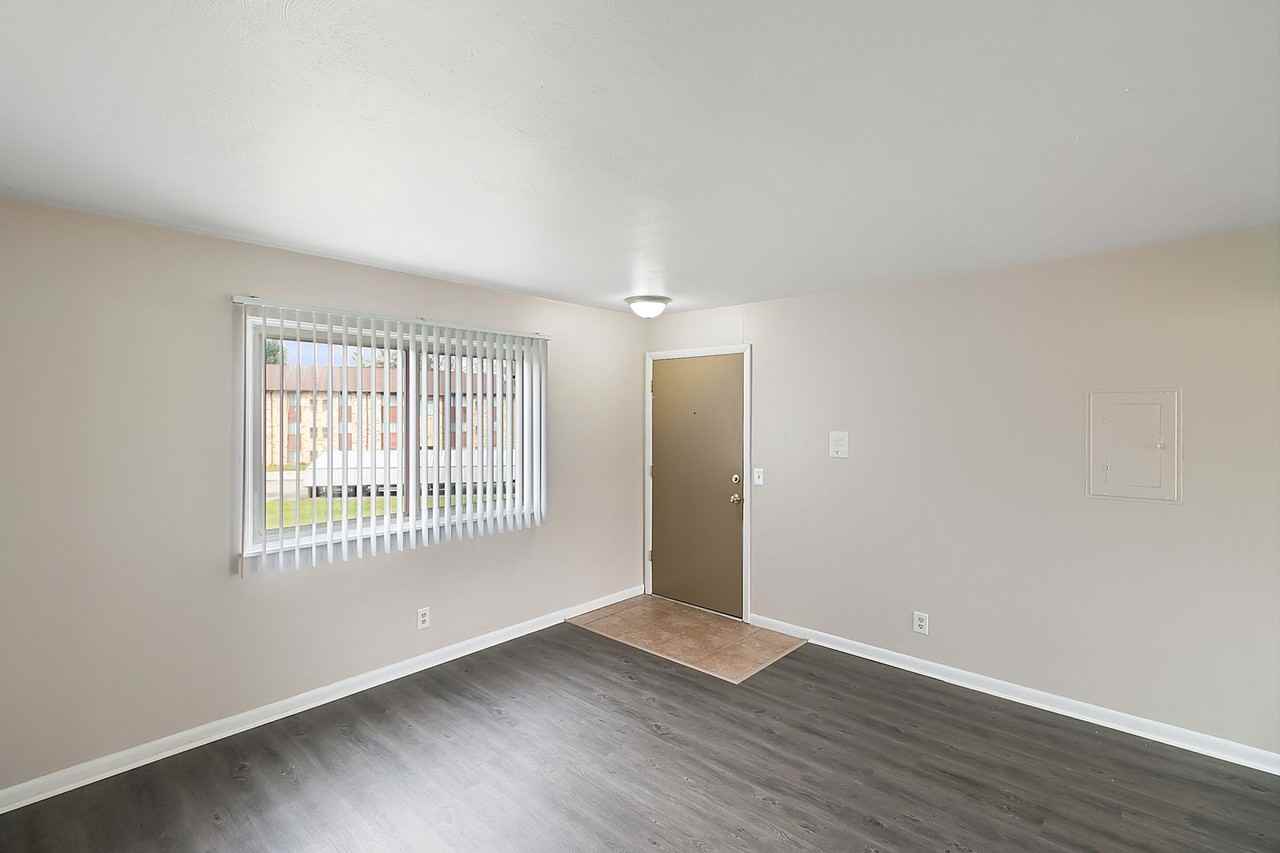 Pine Cove Apartments (Camelot Apartment Management Inc) - Photo 5 of 37