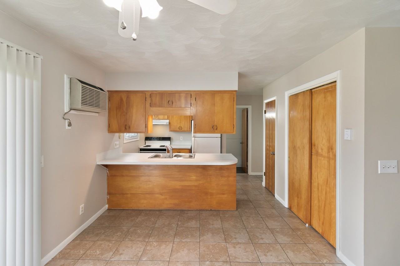 Pine Cove Apartments (Camelot Apartment Management Inc) - Photo 7 of 37
