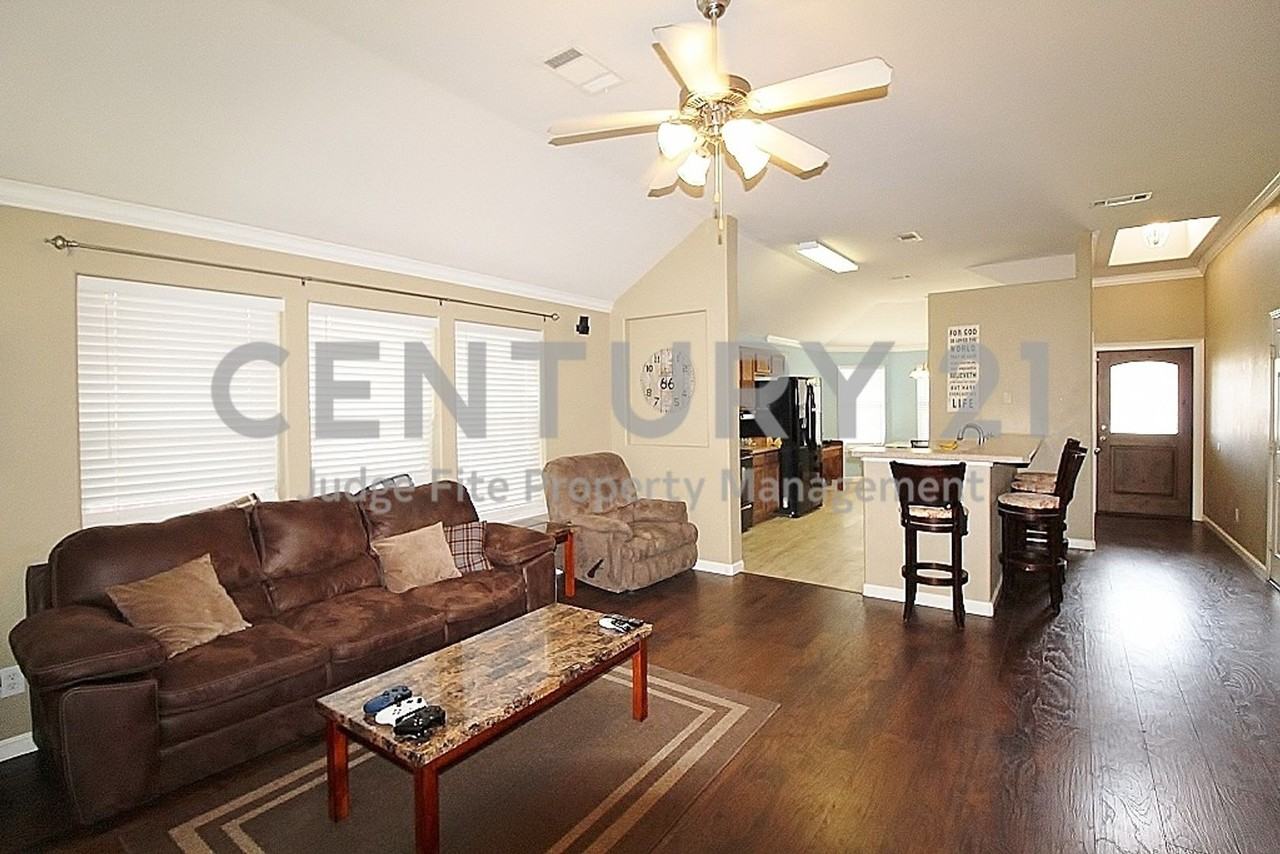 1630 Wildflower Dr - Photo 2 of 11