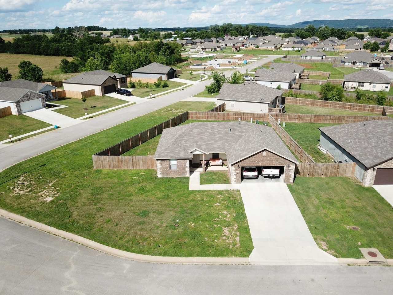 1641 Secretariat Ln - Photo 2 of 13