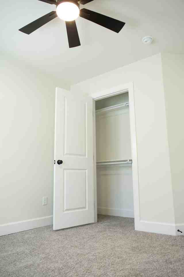 156 N Centennial Ave - Photo 3 of 32