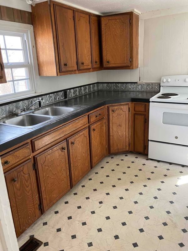 436 S Bristow Ave - Photo 3 of 4