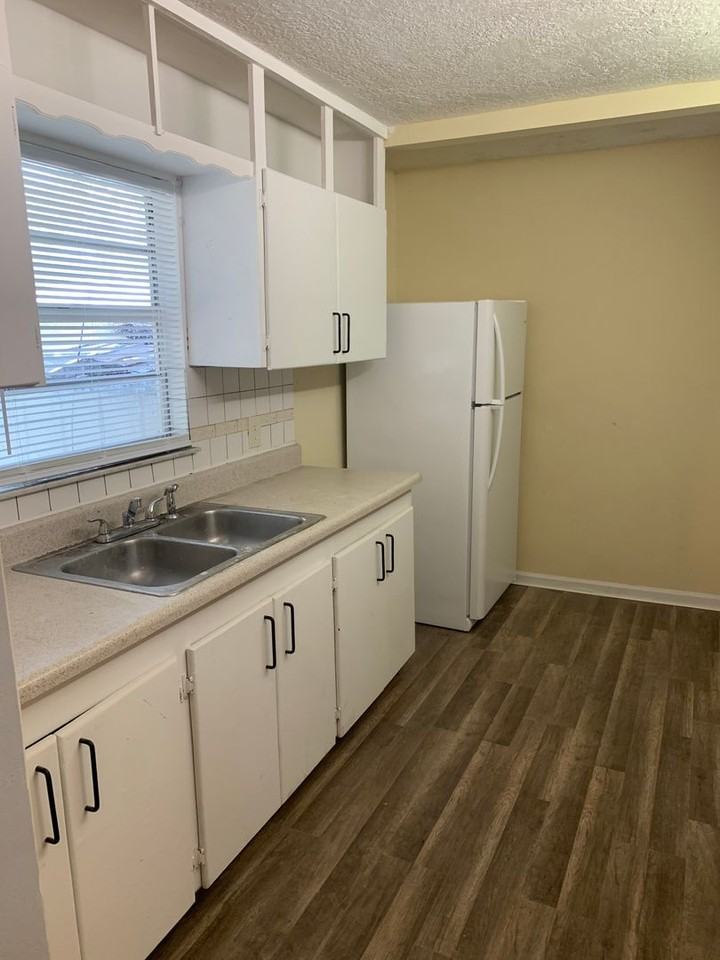 9655 6th Ave - Photo 3 of 13