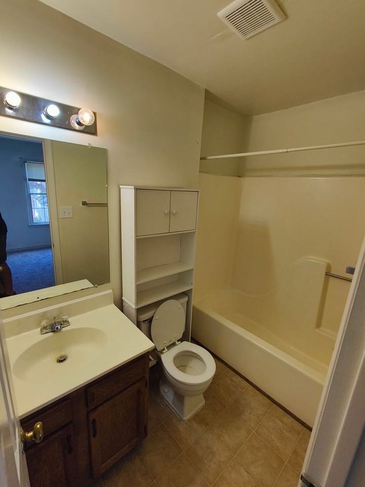 2406 Barnside Cir - Photo 5 of 14