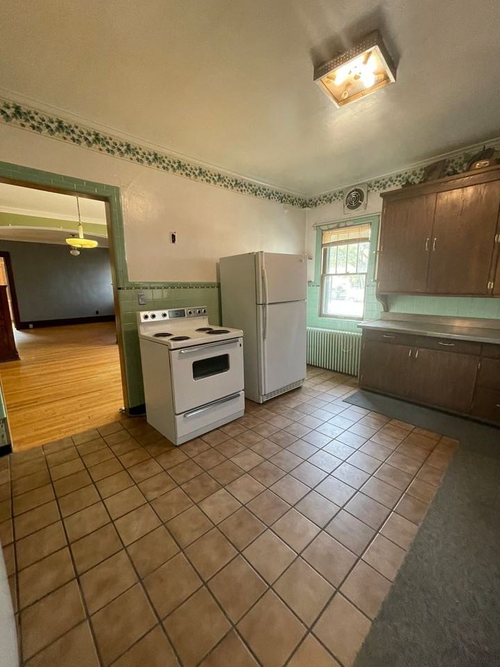 1003 8th St S - Photo 2 of 9