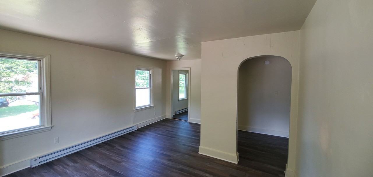 2400 Maywood St - Photo 3 of 7