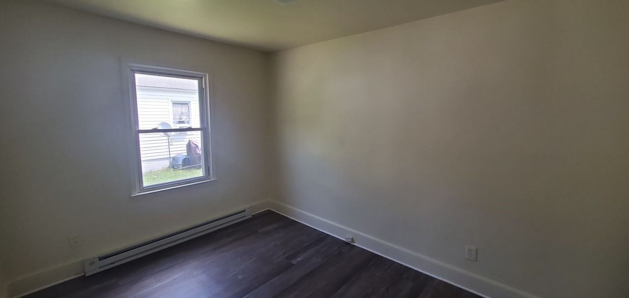 2400 Maywood St - Photo 4 of 7