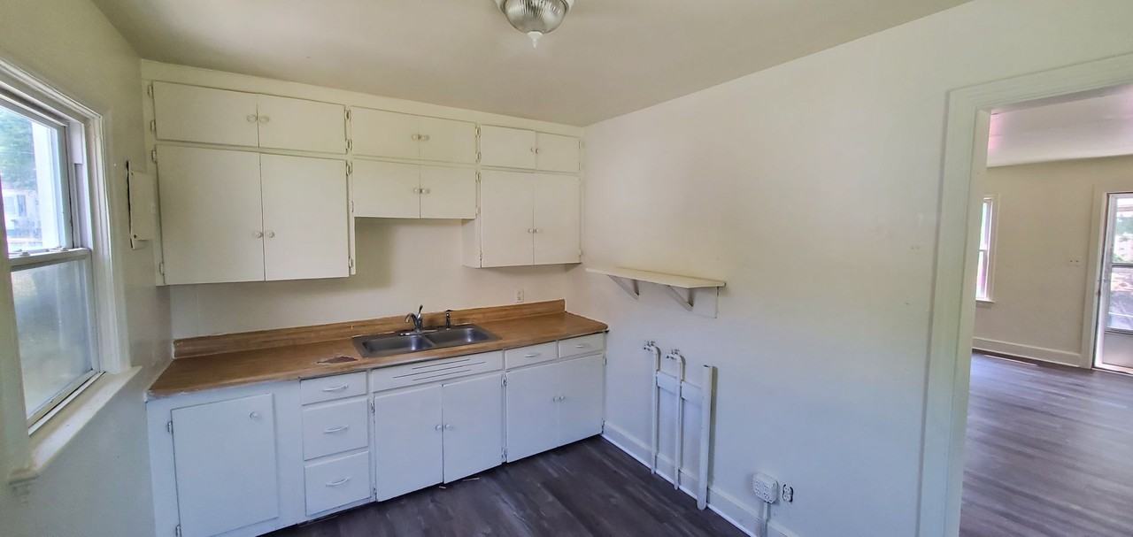 2400 Maywood St - Photo 6 of 7