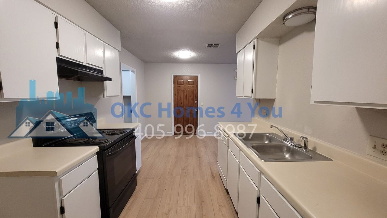 1645 Se 52nd St - Photo 2 of 16