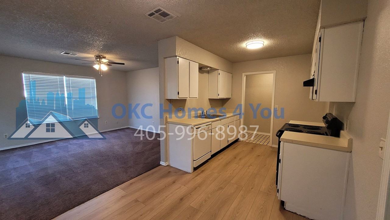 1645 Se 52nd St - Photo 3 of 16