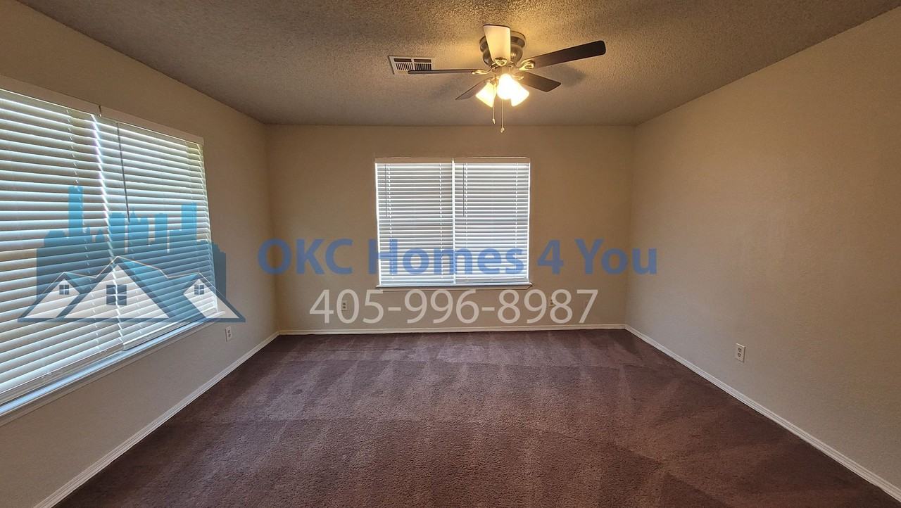 1645 Se 52nd St - Photo 4 of 16