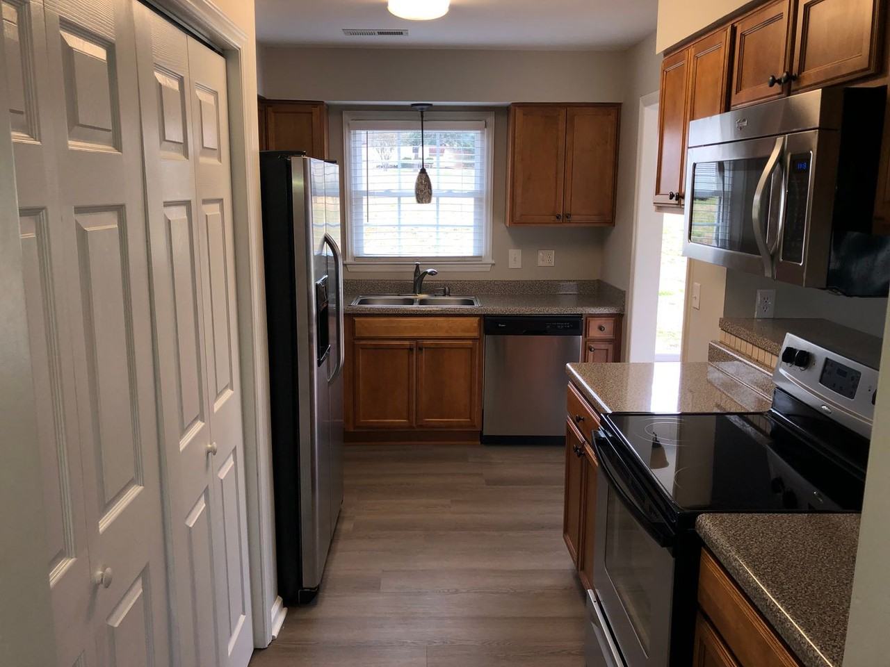 270 E Lake Dr - Photo 3 of 6