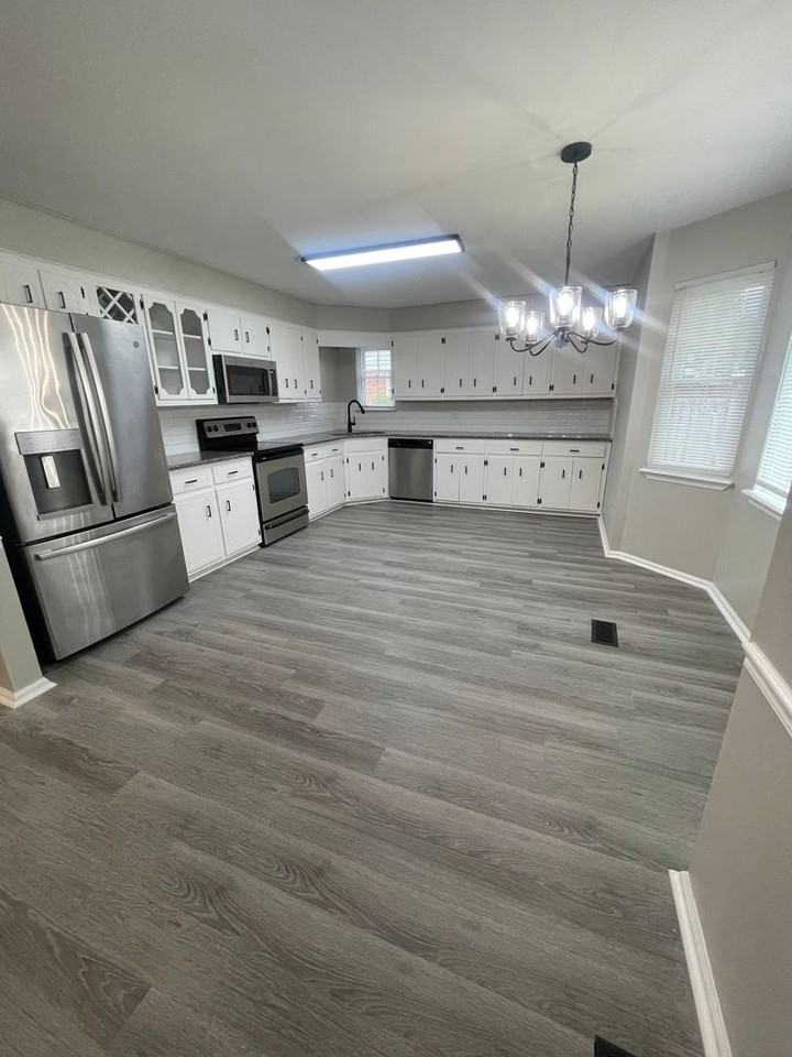 4715 Cutter Mill Rd - Photo 6 of 20