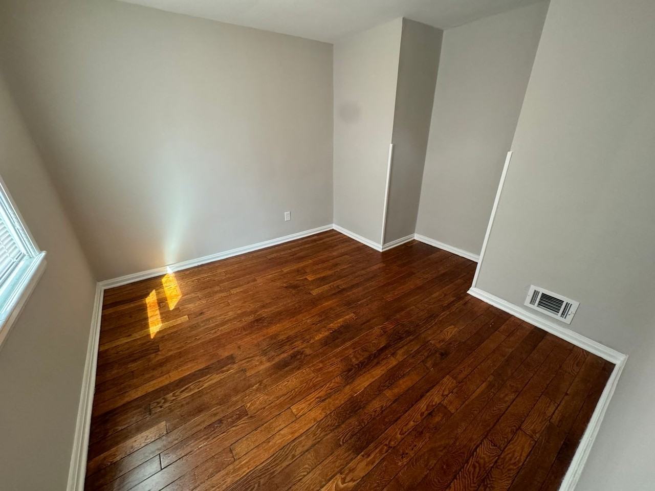 1015 Chanceford Ave - Photo 2 of 10