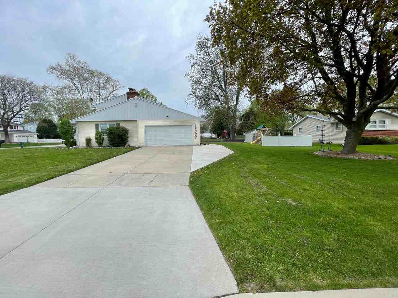 331 Longview Ave - Photo 3 of 18