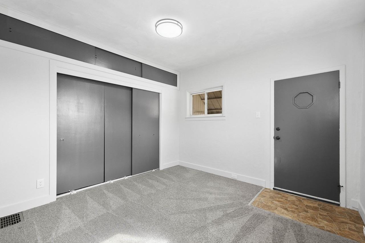 834 12th St - Photo 3 of 30