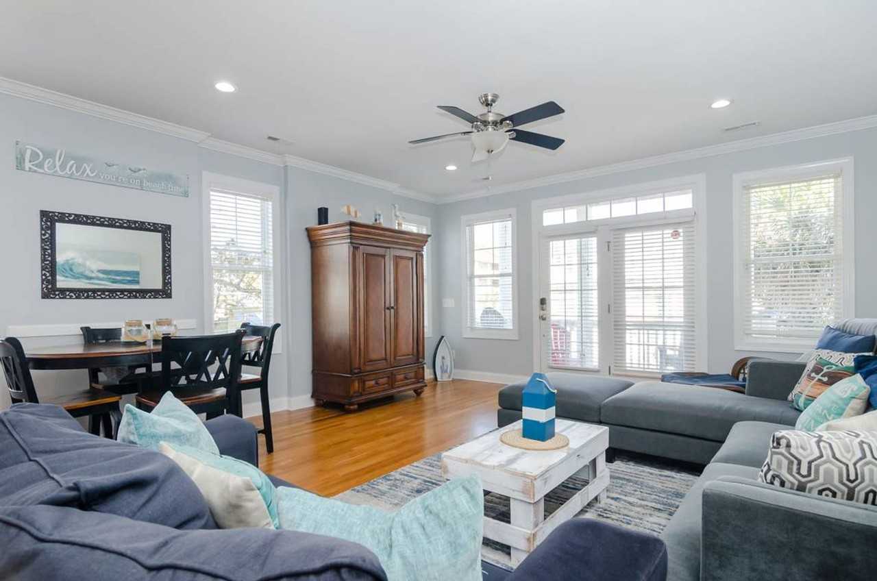 1108 Lake Park Blvd S - Photo 2 of 29