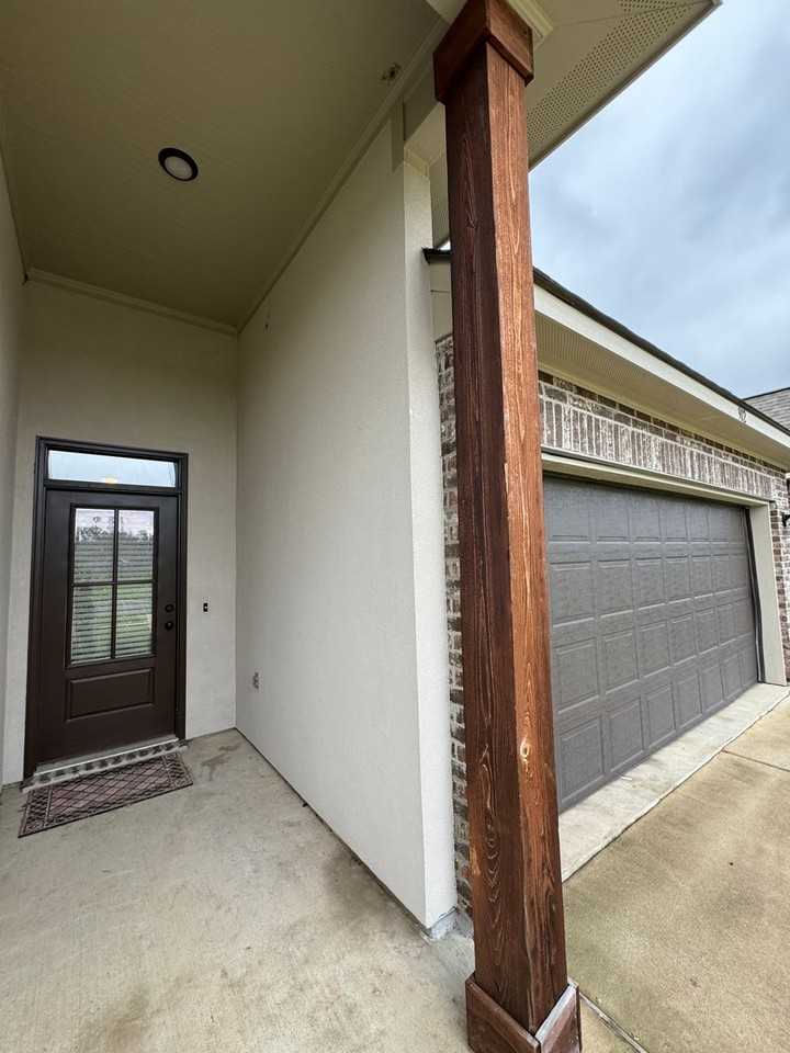 902 Hackberry Dr - Photo 2 of 9