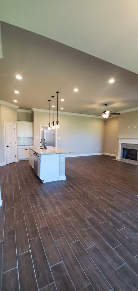 902 Hackberry Dr - Photo 3 of 9