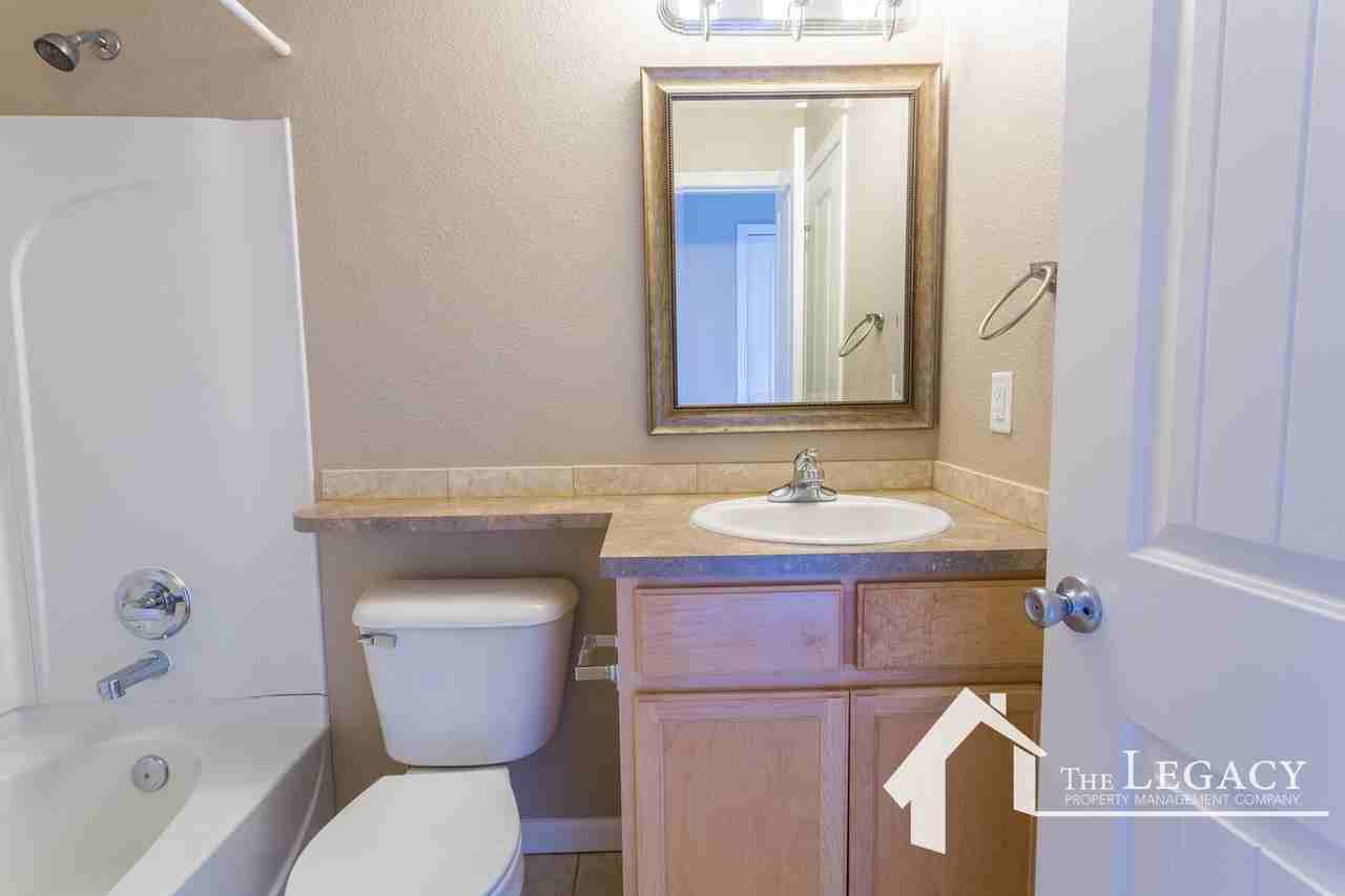 3843 Sweetbrier St - Photo 2 of 11