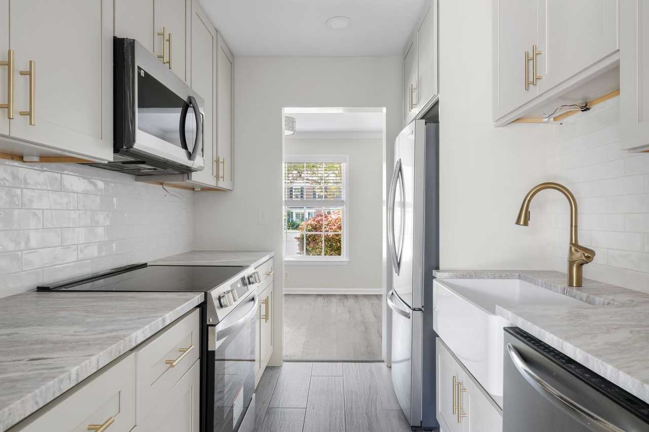 664 Swinton Ct - Photo 2 of 27