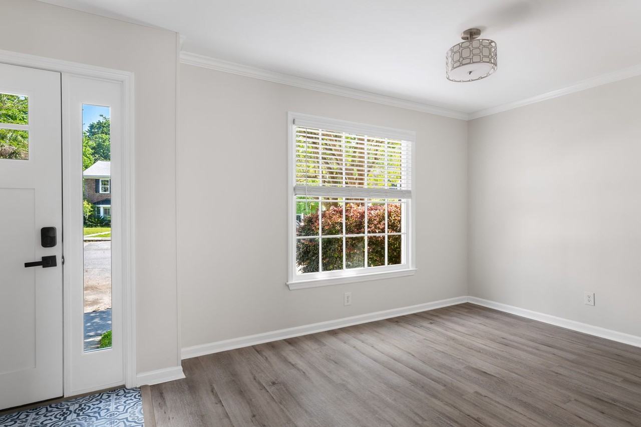 664 Swinton Ct - Photo 7 of 27