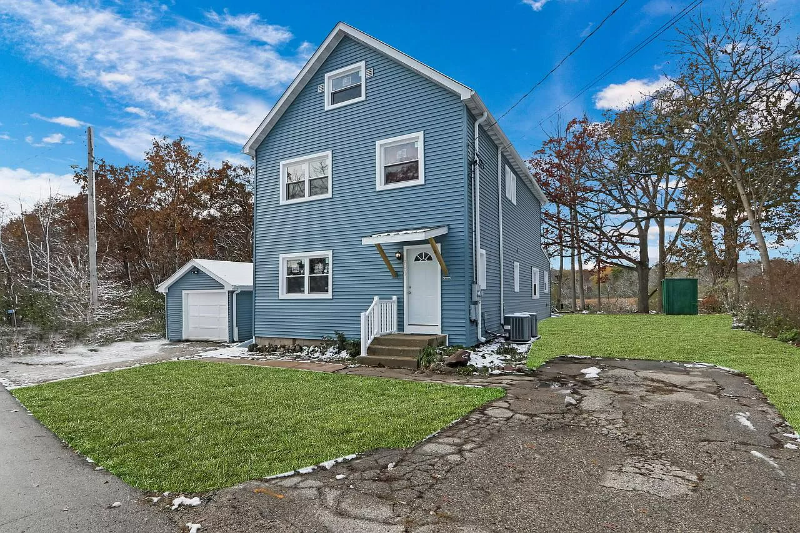 2107 Haegle Dr - Photo 3 of 21