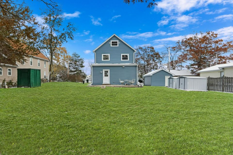 2107 Haegle Dr - Photo 2 of 21