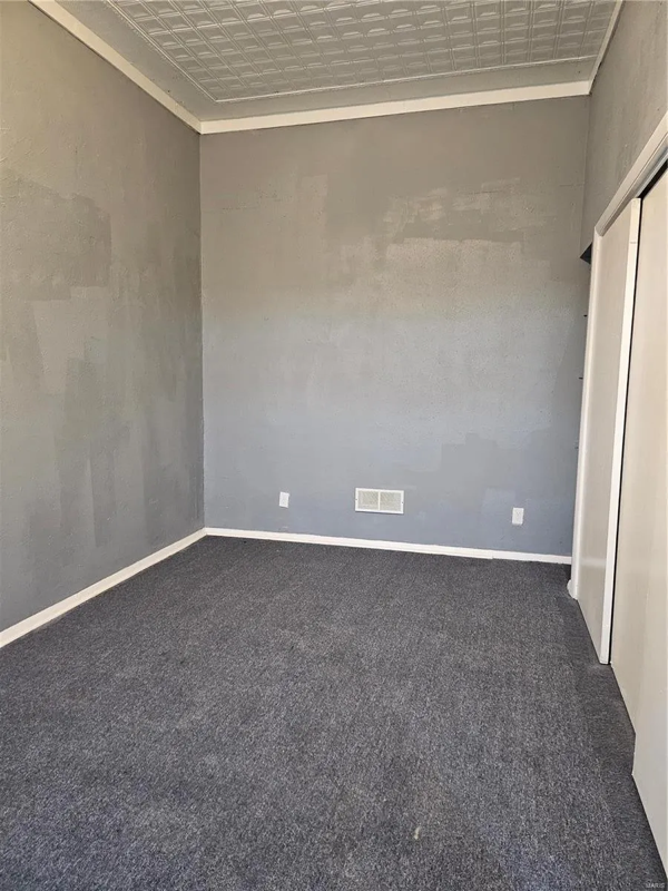 1027 Garth Ave - Photo 3 of 10