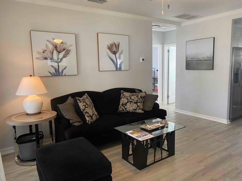 2515 Vero Beach Ave - Photo 3 of 15