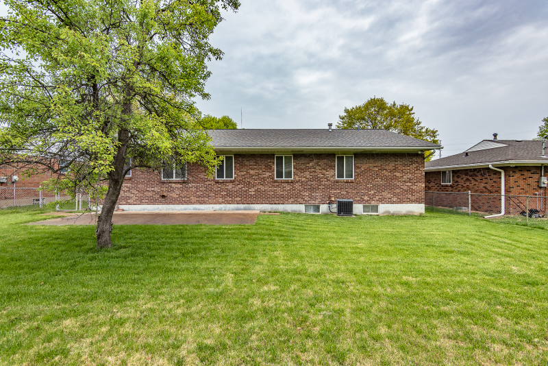 6824 Delma Dr - Photo 3 of 20