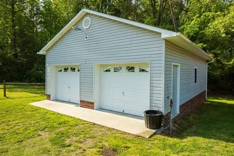 1021 Bradley Creek Rd - Photo 2 of 20
