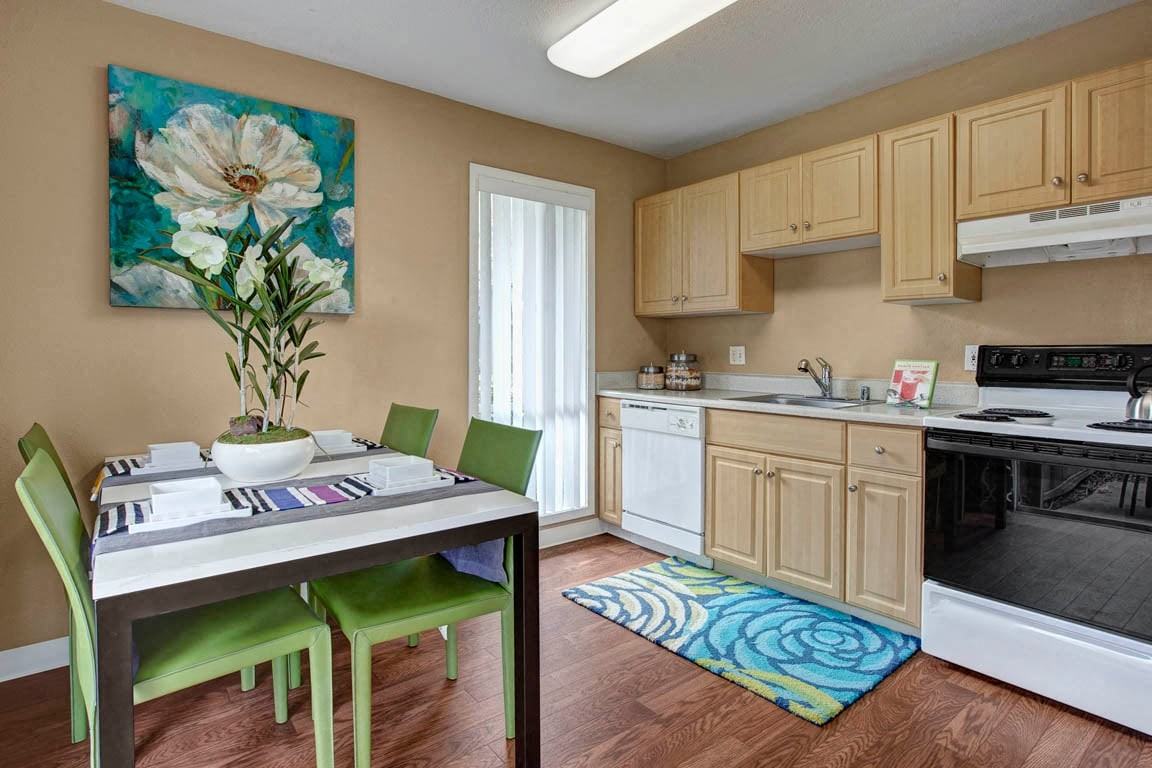 Capitol Towers - Photo 6 of 17