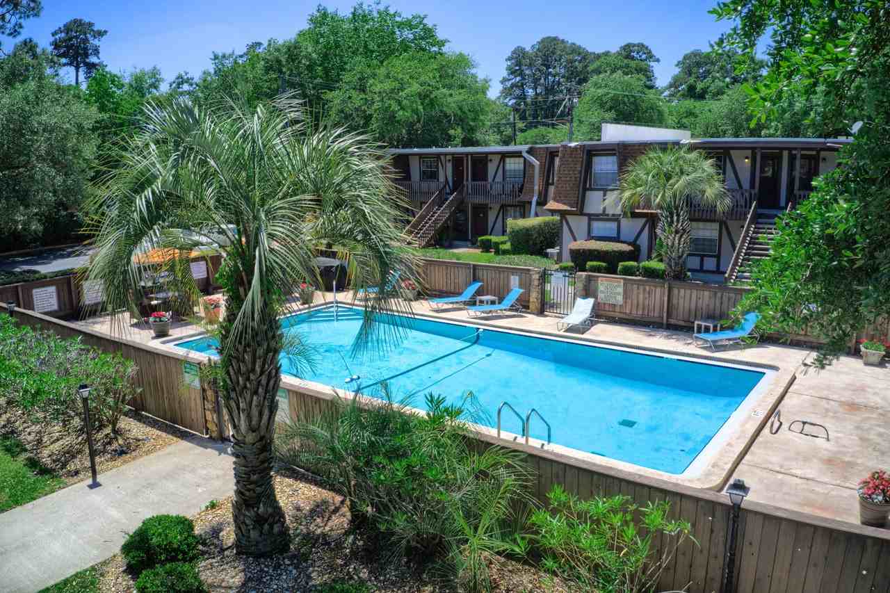 Red Lion - Photo 4 of 20