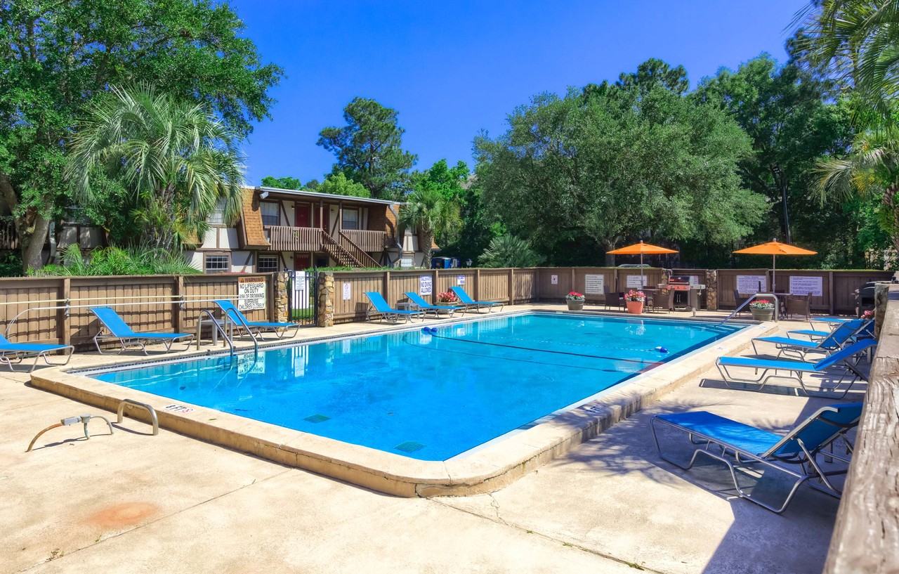 Red Lion - Photo 7 of 20