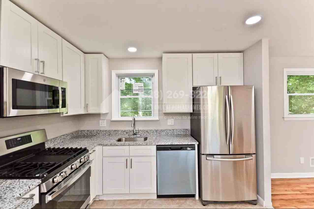 8107 Daniel Dr - Photo 3 of 36
