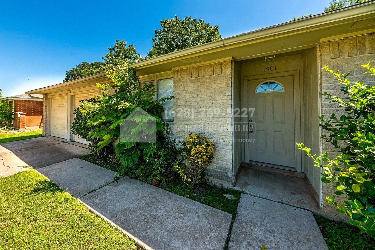 1901 Ridgetop Dr - Photo 3 of 22