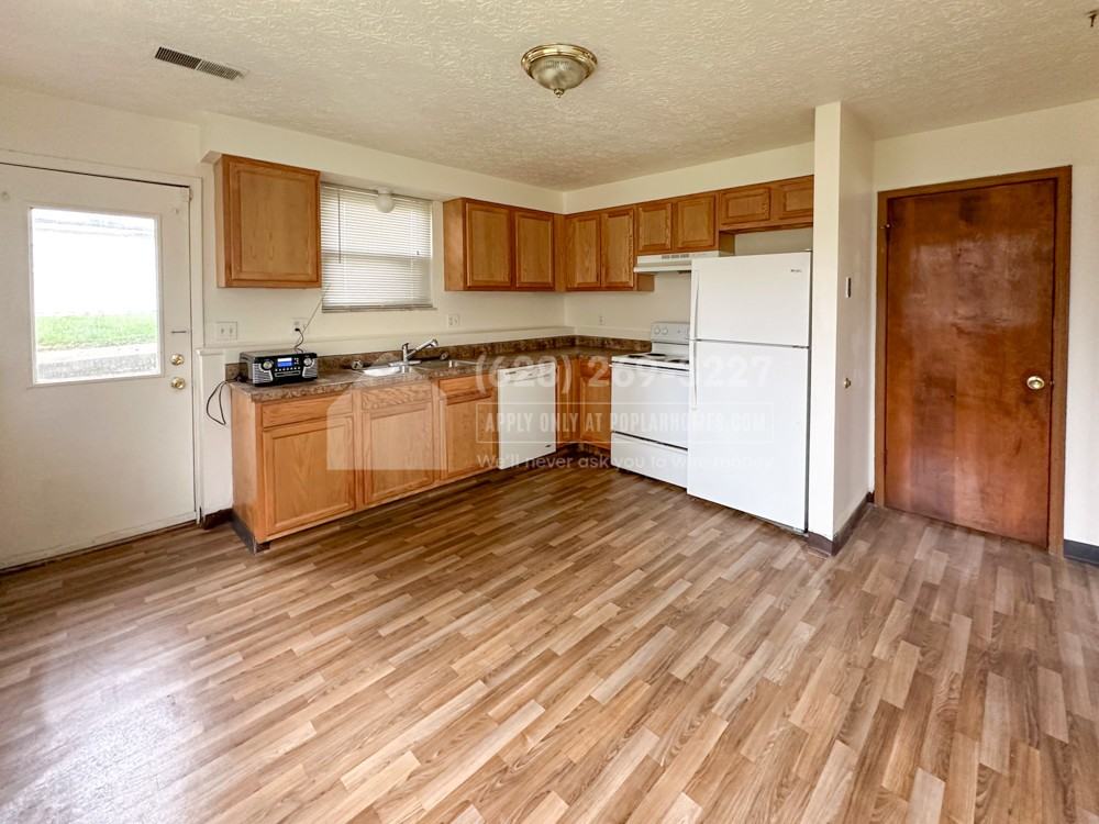 5815 Forest Hills Blvd - Photo 2 of 19