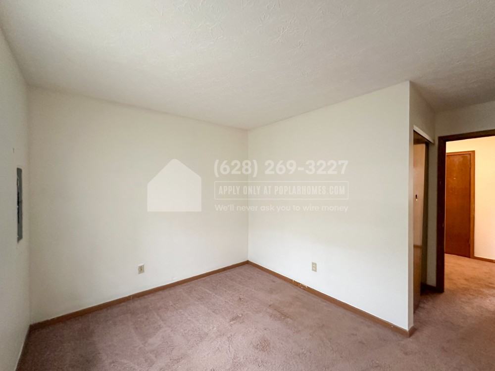 5815 Forest Hills Blvd - Photo 3 of 19