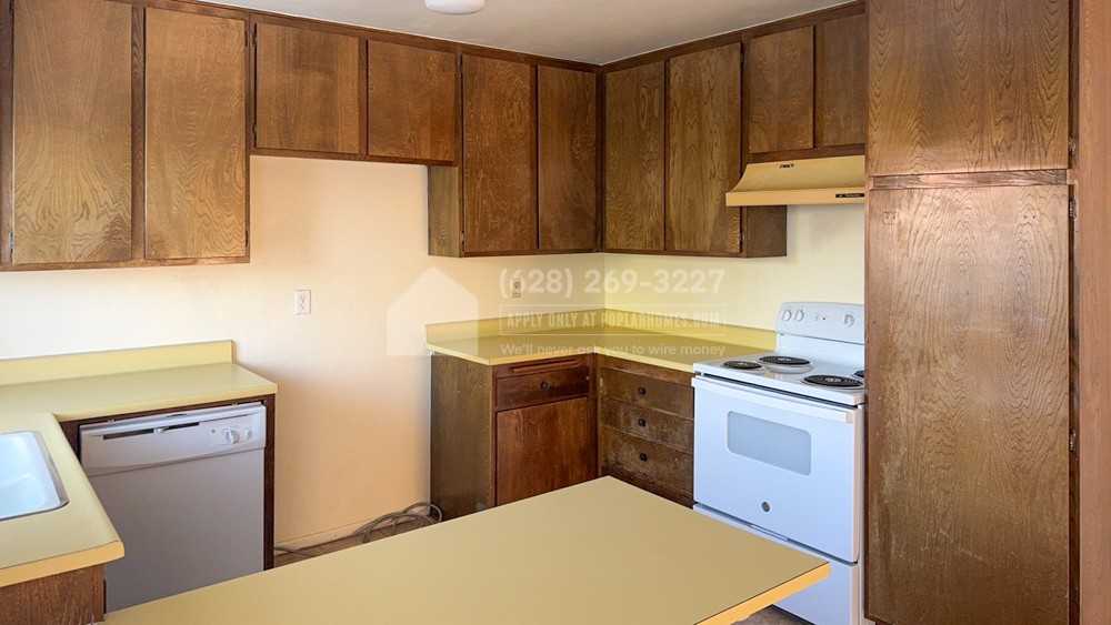 27550 Grosse Point Dr - Photo 3 of 22